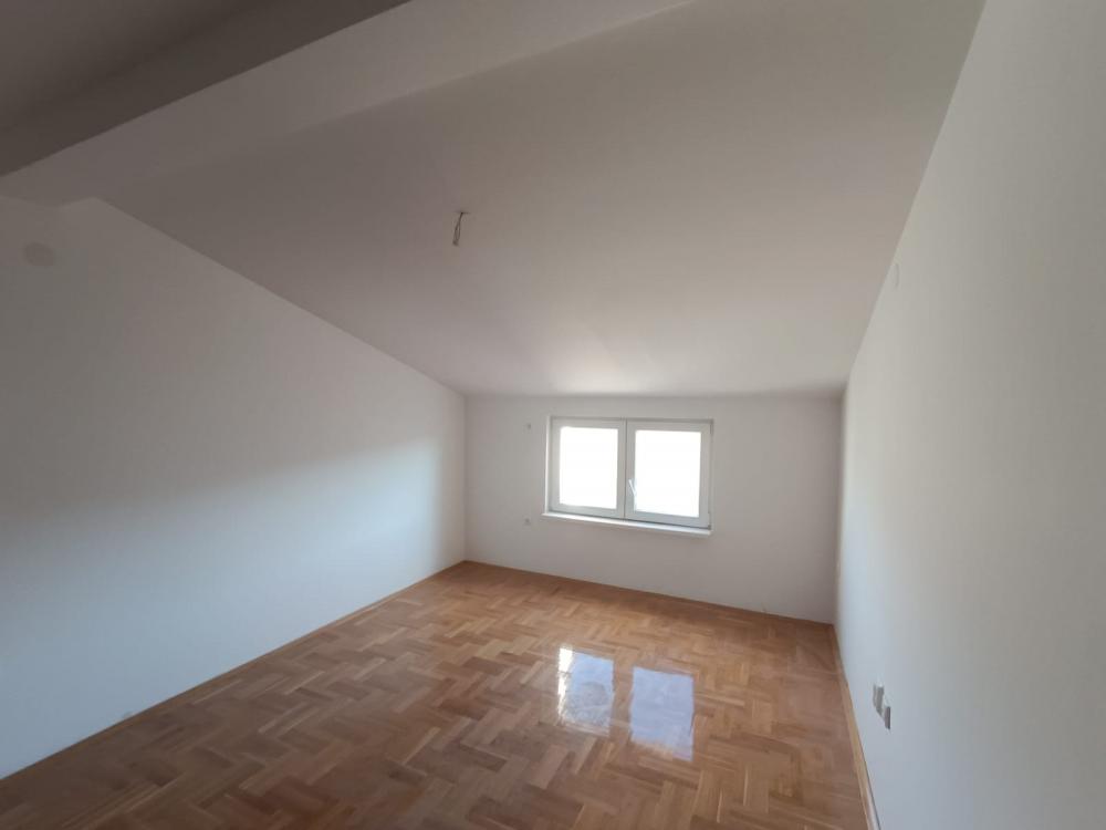 Slika 5 - Prodaja dvoiposobnog stana, U blizini Pravnog fakulteta Niš, lift